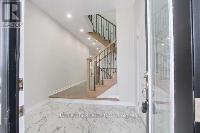 19 Galvin Avenue, Caledon, Ontario  L7C 4M5 - Photo 5 - W12562142