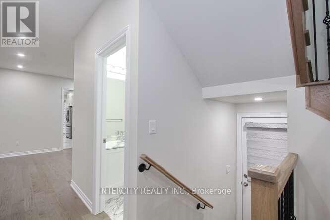 19 Galvin Avenue, Caledon, Ontario  L7C 4M5 - Photo 9 - W12562142