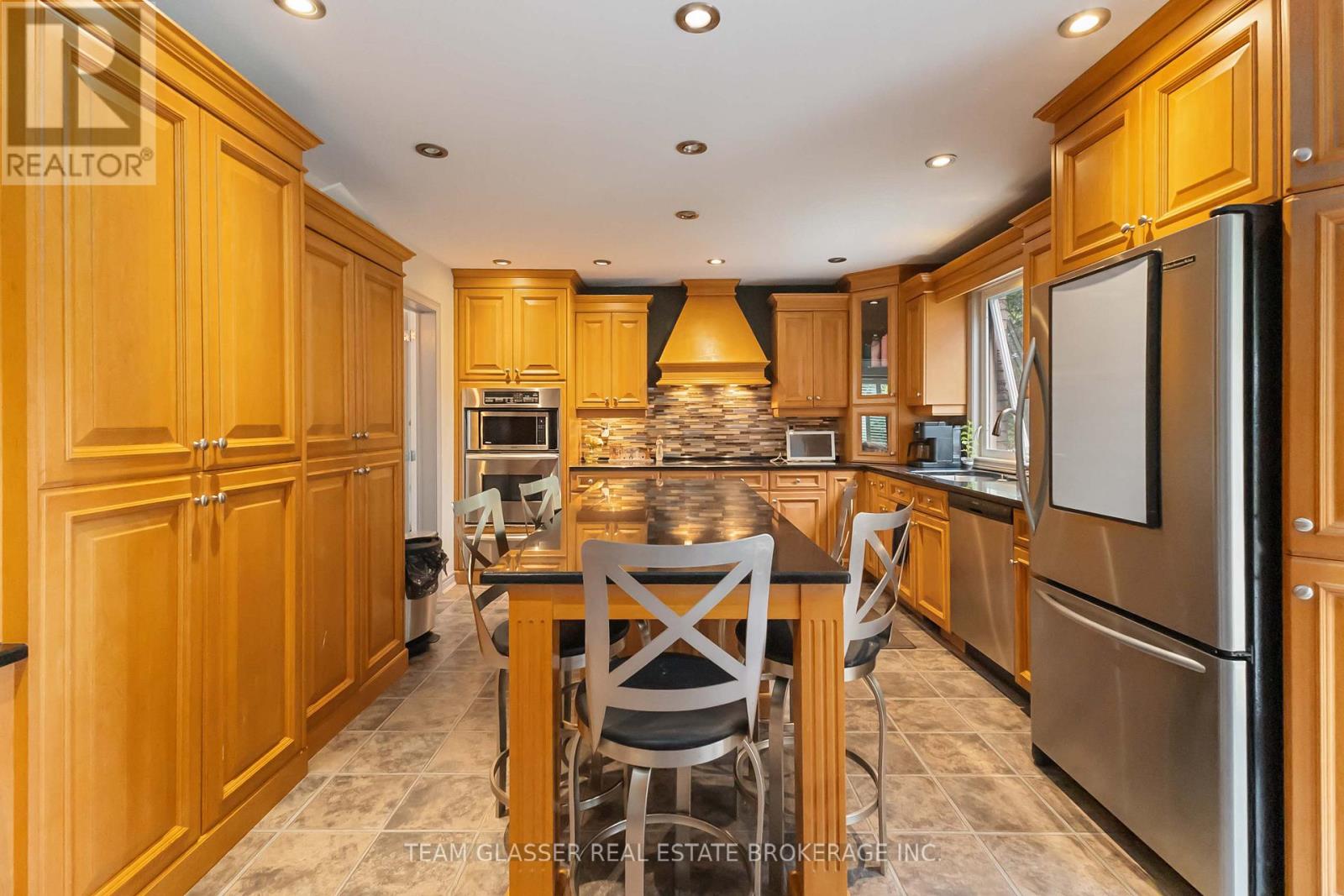 210 Chalet Crescent, London South, Ontario  N6K 3C6 - Photo 16 - X12562316