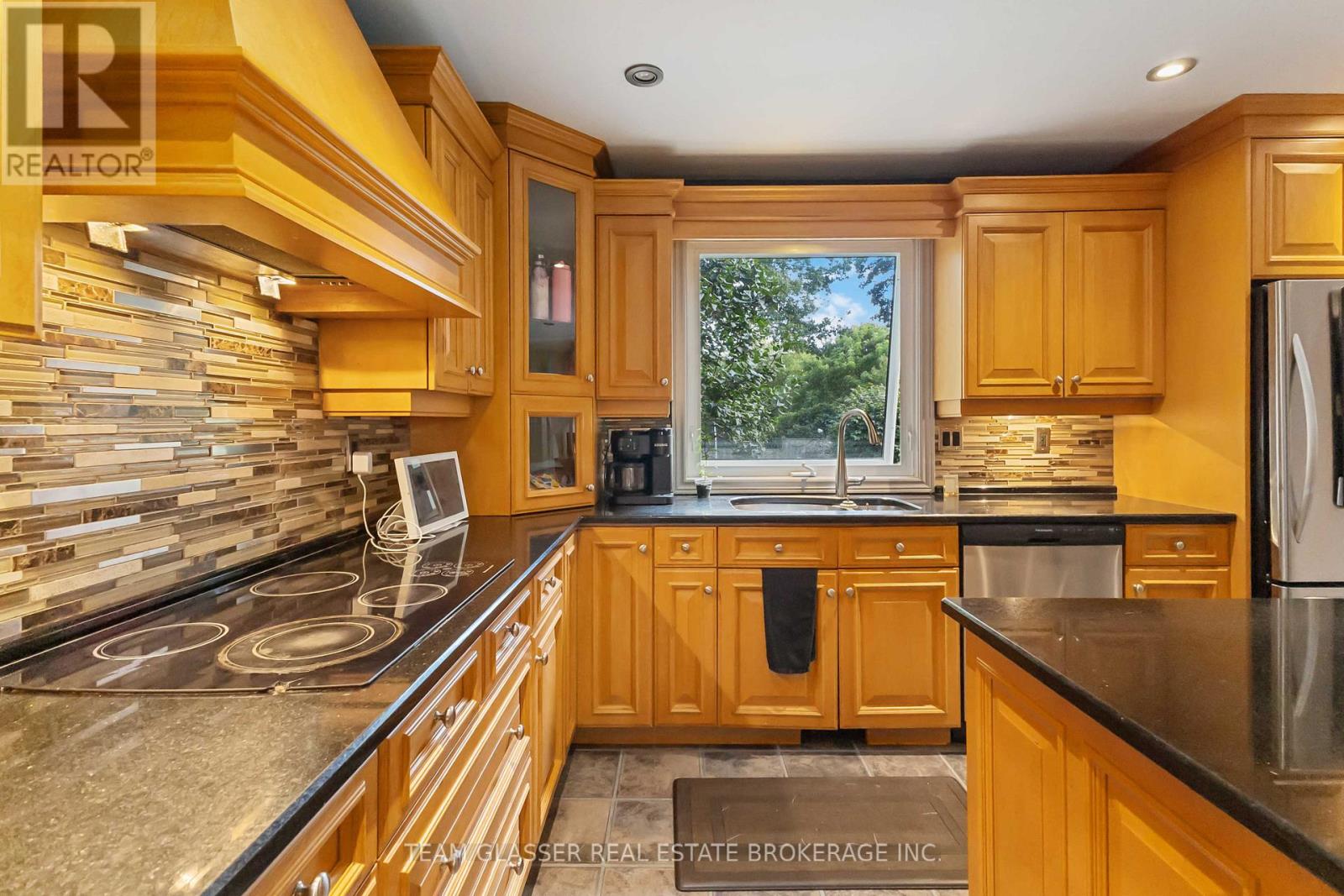 210 Chalet Crescent, London South, Ontario  N6K 3C6 - Photo 18 - X12562316