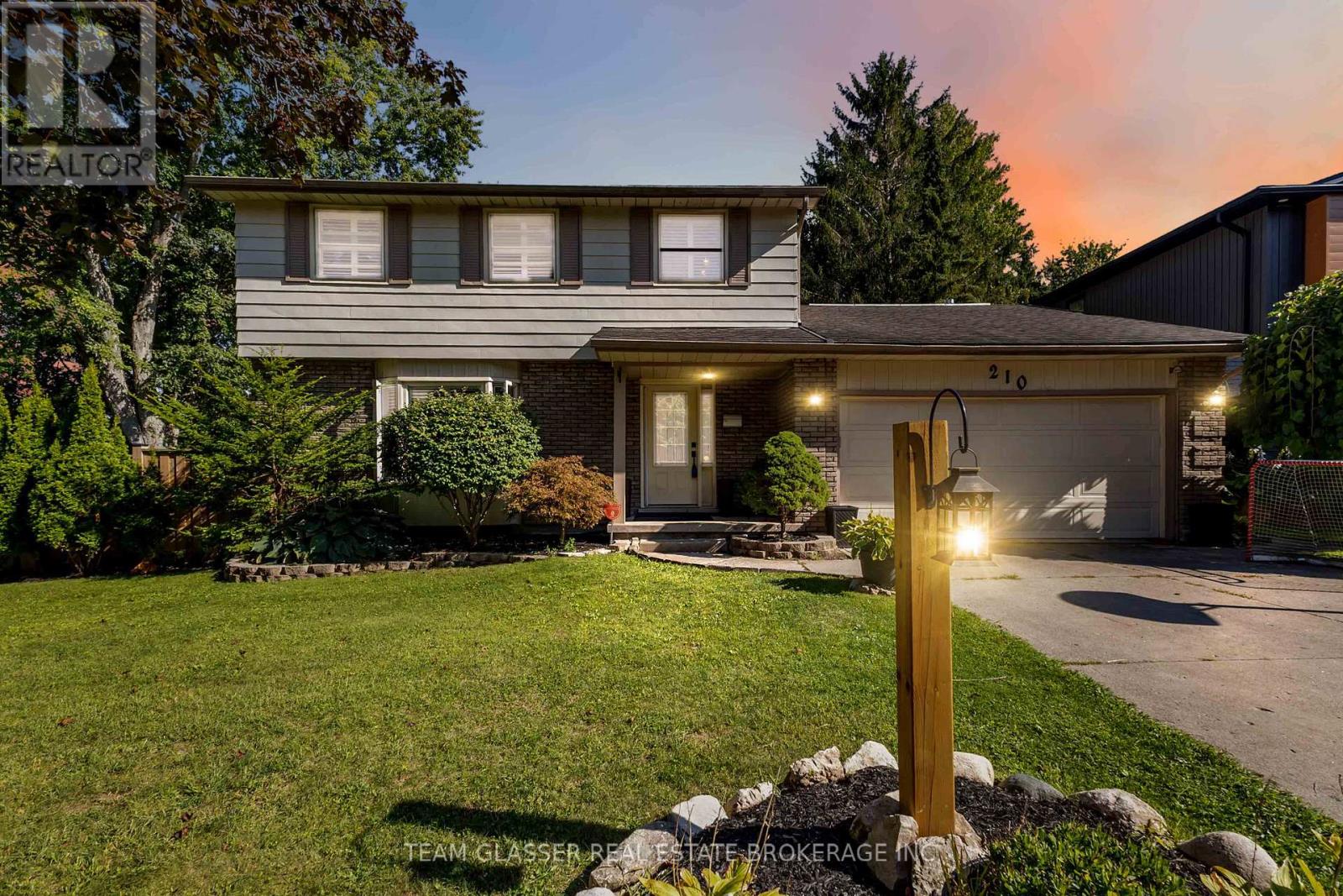 210 Chalet Crescent, London South, Ontario  N6K 3C6 - Photo 2 - X12562316