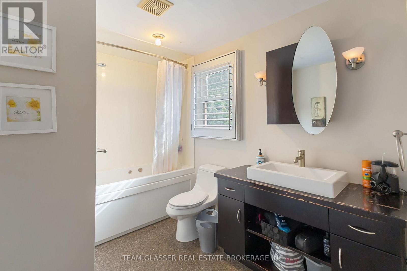 210 Chalet Crescent, London South, Ontario  N6K 3C6 - Photo 24 - X12562316