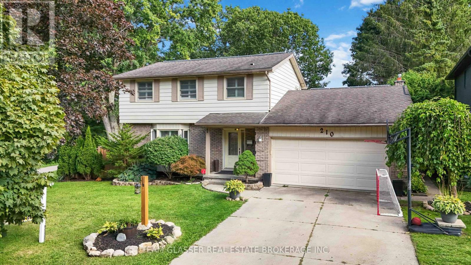 210 Chalet Crescent, London South, Ontario  N6K 3C6 - Photo 40 - X12562316