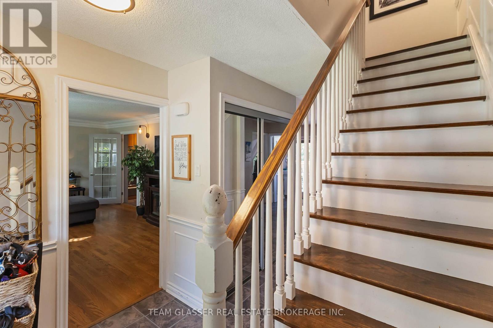 210 Chalet Crescent, London South, Ontario  N6K 3C6 - Photo 8 - X12562316