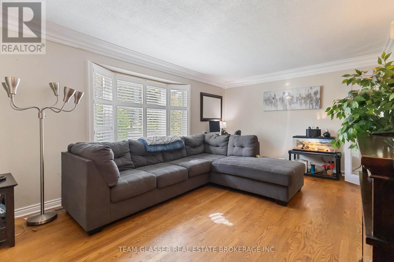 210 Chalet Crescent, London South, Ontario  N6K 3C6 - Photo 9 - X12562316