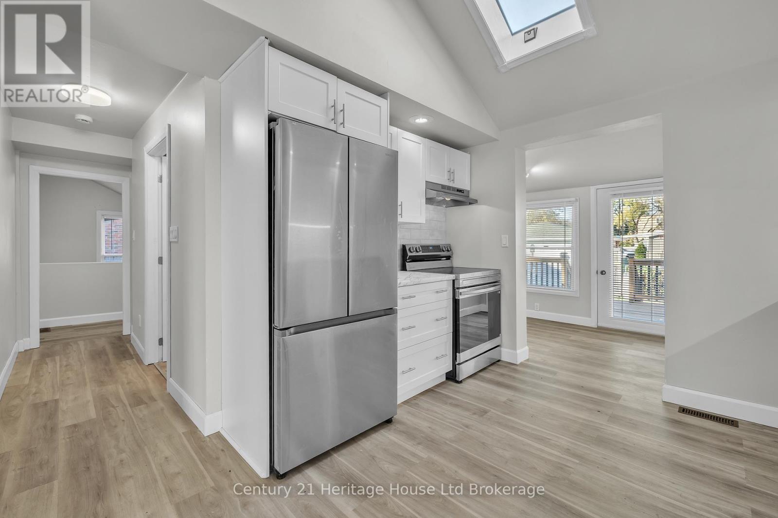 89 Scott Street, St. Thomas, Ontario  N5P 1L1 - Photo 6 - X12486335