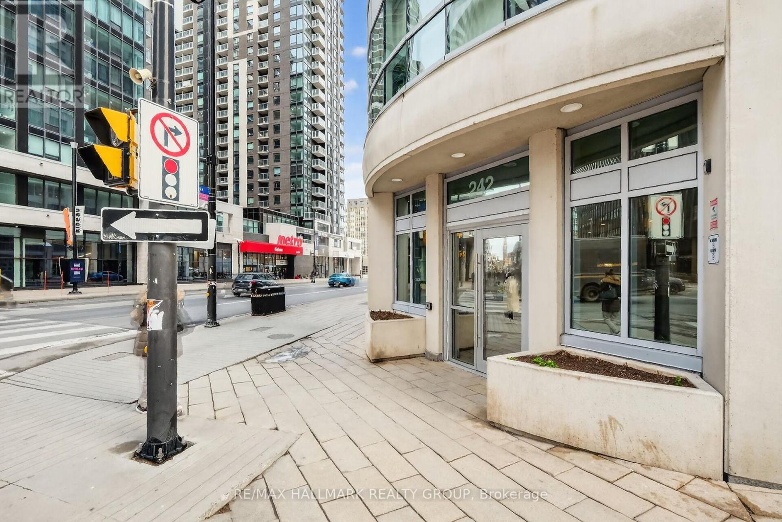 206 - 242 Rideau Street, Ottawa, Ontario  K1N 0B7 - Photo 2 - X12562284