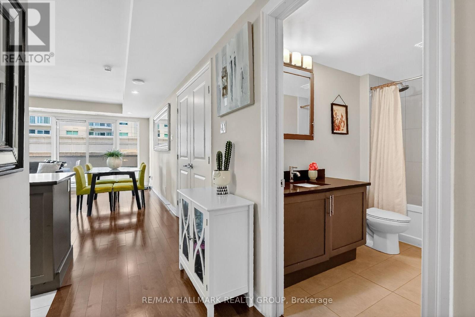 206 - 242 Rideau Street, Ottawa, Ontario  K1N 0B7 - Photo 8 - X12562284