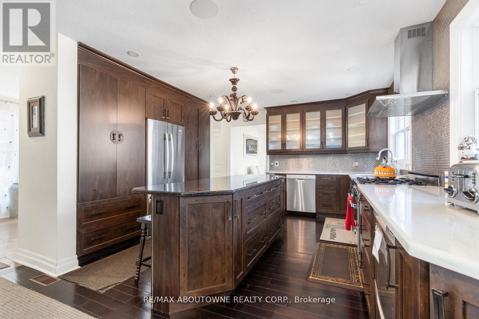 1073 North Service Road, Hamilton, Ontario  L8E 5E1 - Photo 14 - X12562122