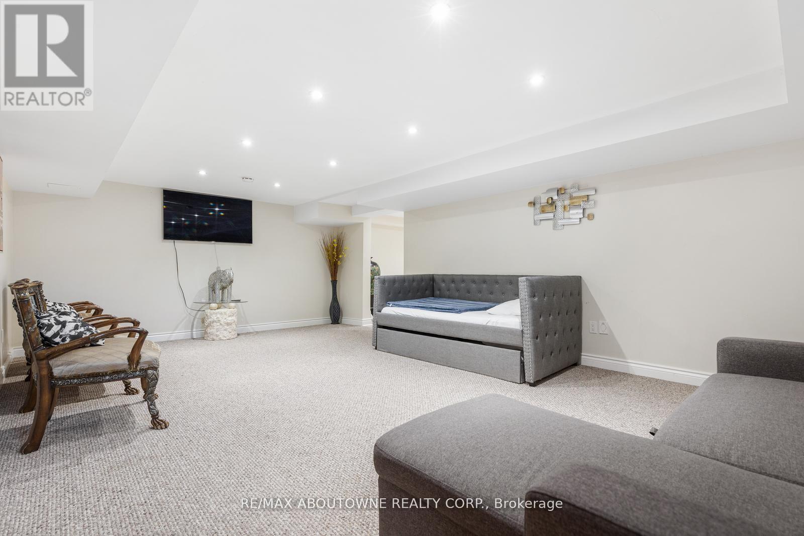 1073 North Service Road, Hamilton, Ontario  L8E 5E1 - Photo 33 - X12562122