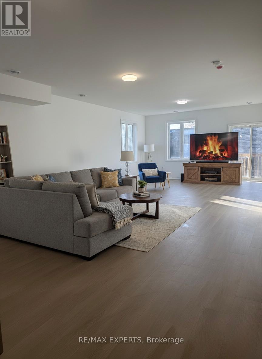 13 - 2 Slessor Boulevard, Grimsby, Ontario  L3M 3T2 - Photo 5 - X12562146