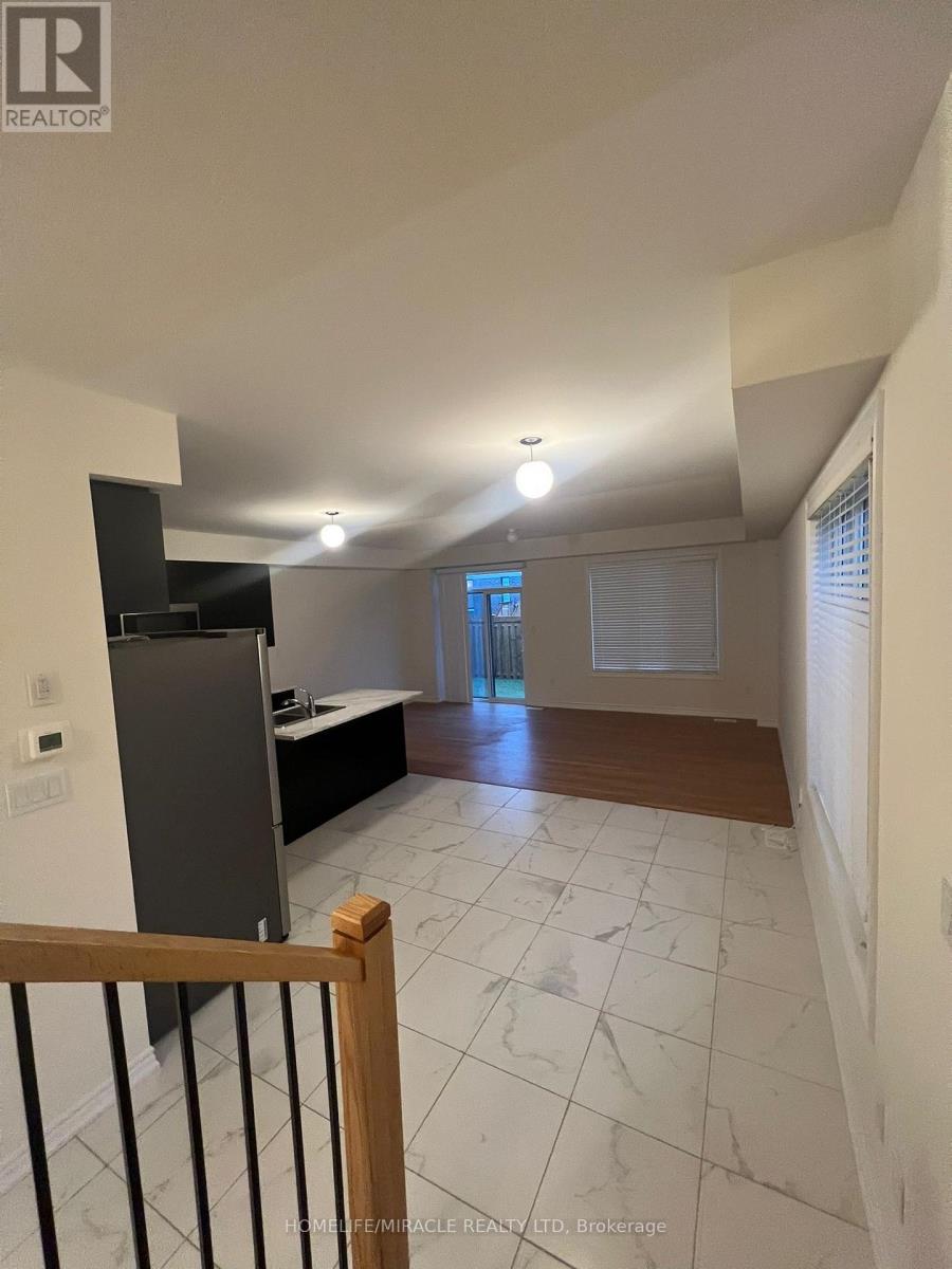 35 Tamworth Terrace, Barrie, Ontario  L9J 0W5 - Photo 4 - S12561716