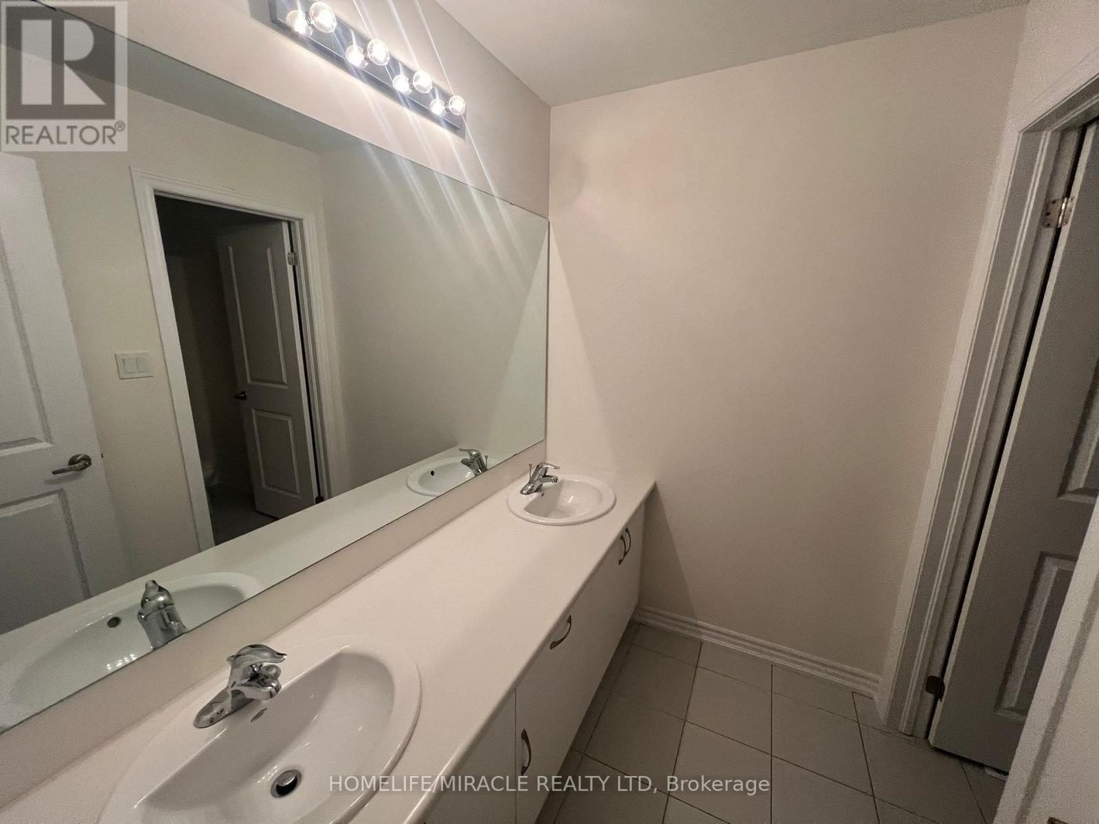 35 Tamworth Terrace, Barrie, Ontario  L9J 0W5 - Photo 11 - S12561716