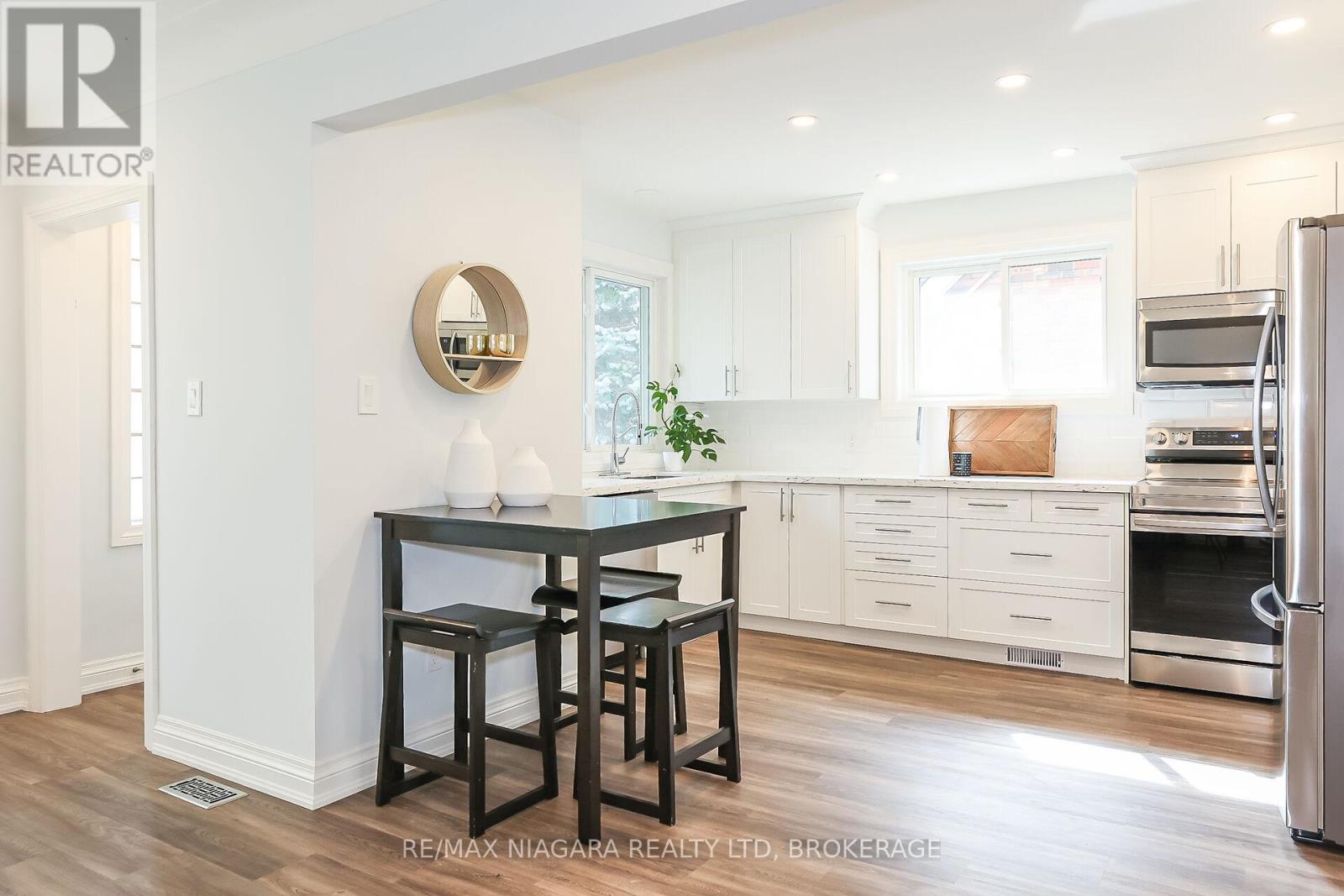 261 Vine Street, St. Catharines, Ontario  L2M 4T2 - Photo 12 - X12562218