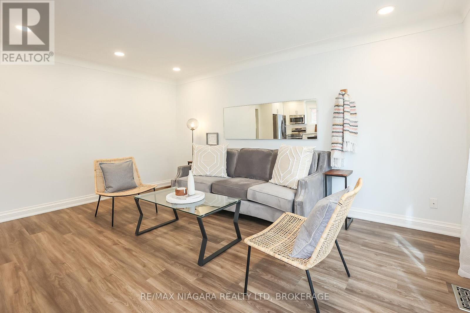 261 Vine Street, St. Catharines, Ontario  L2M 4T2 - Photo 9 - X12562218