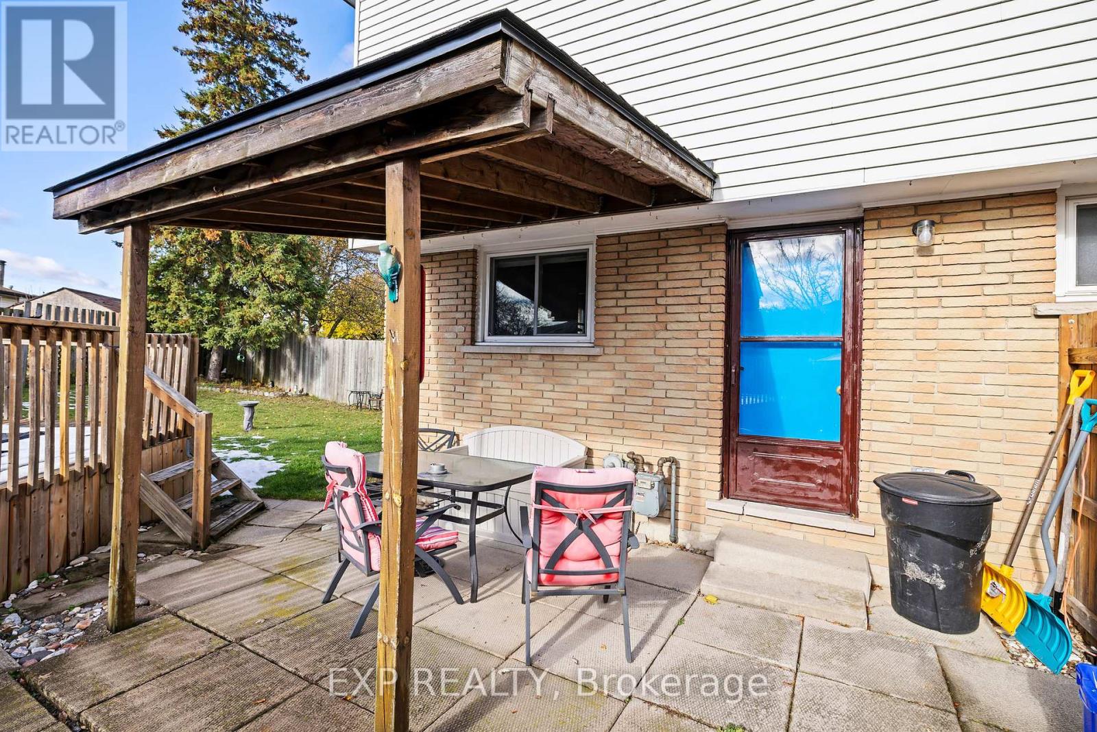 9 Cleveland Place, Hamilton, Ontario  L8J 1M9 - Photo 5 - X12552754