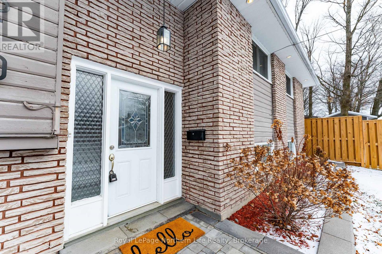 310 Surrey Drive, North Bay, Ontario  P1C 1E3 - Photo 3 - X12562208