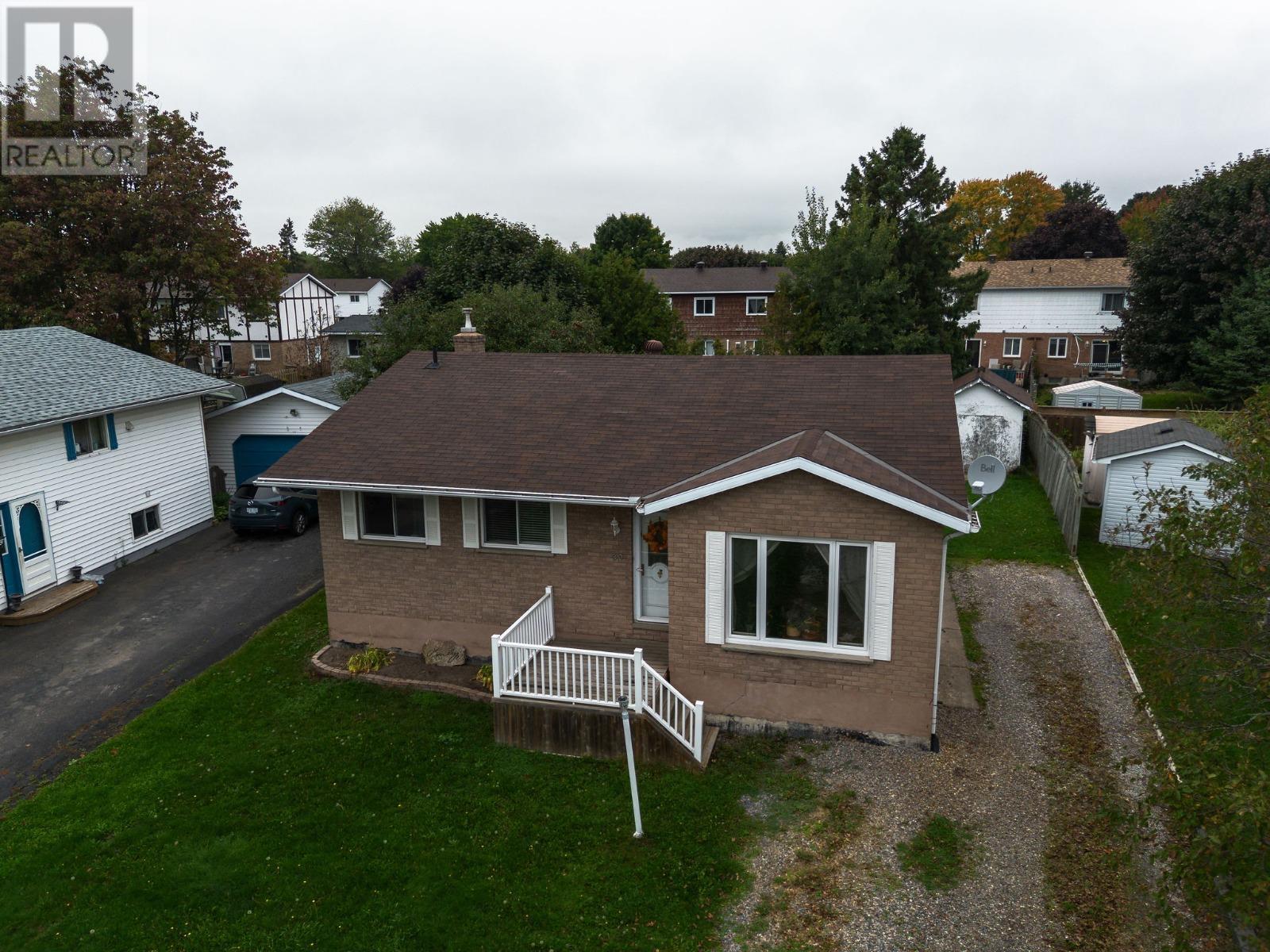 30 Sutton Pl, Sault Ste. Marie, Ontario P6A 6B4 - Photo 1 - SM252763