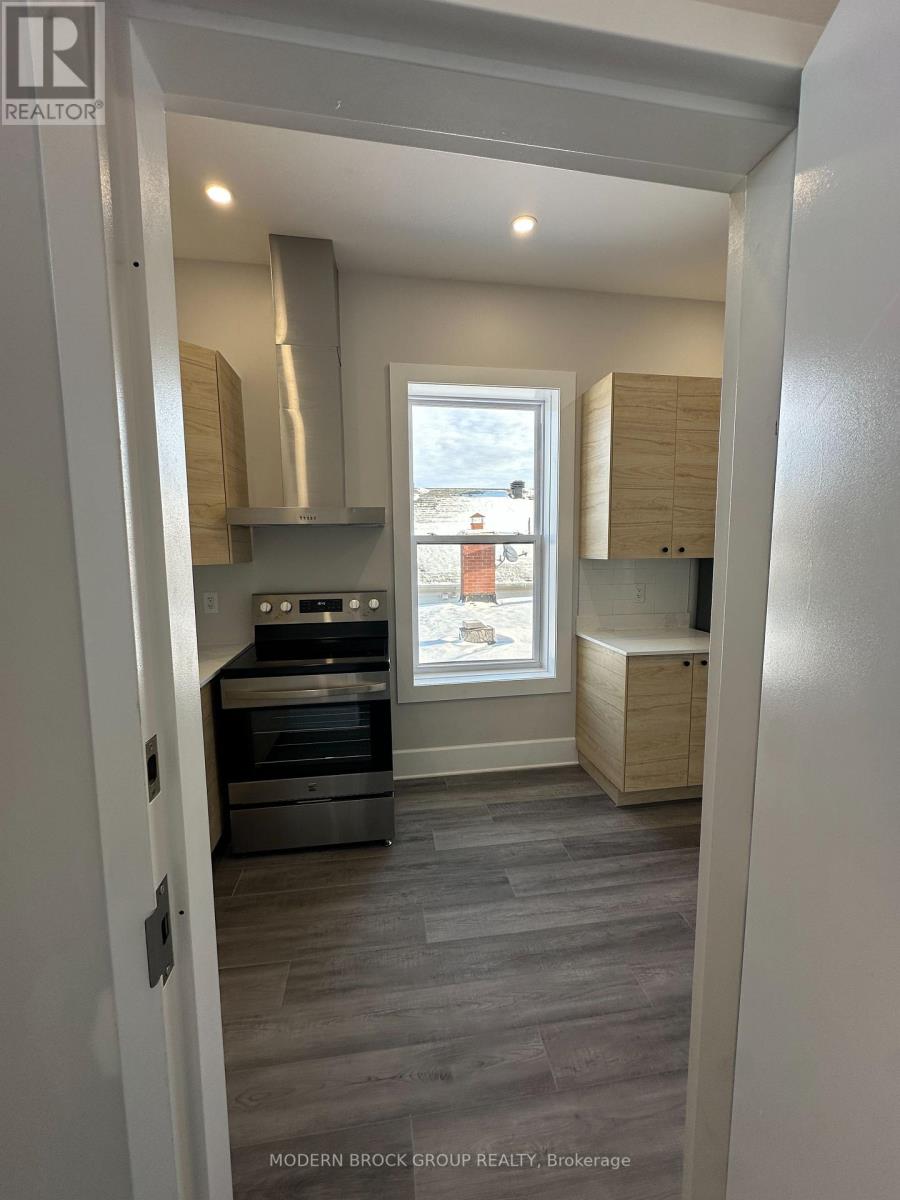 5 - 4 Water Street, North Grenville, Ontario  K0G 1J0 - Photo 3 - X12562364