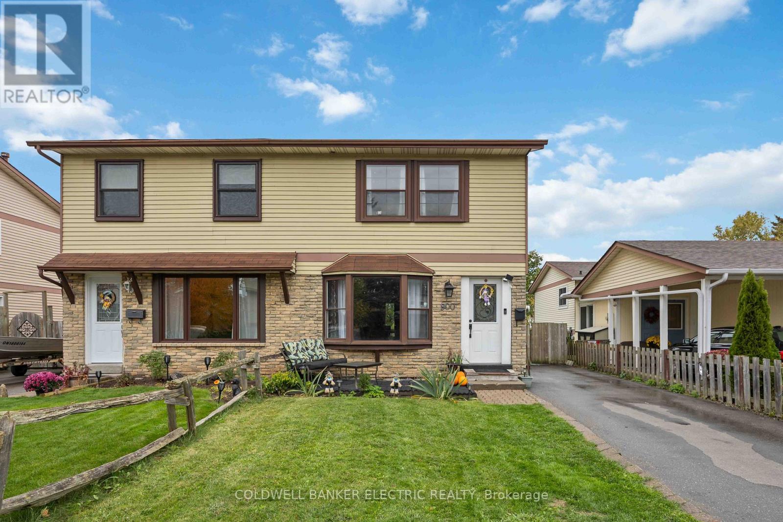 900 Southridge Street, Oshawa, Ontario  L1H 8A5 - Photo 1 - E12562166