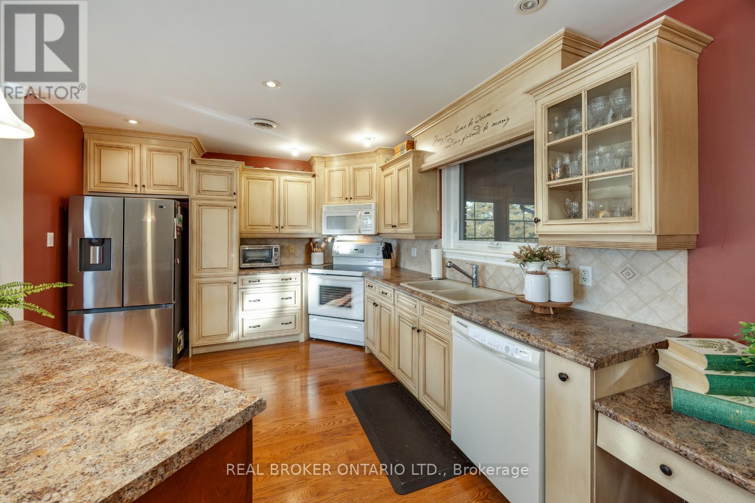 307 The Captain's Corner, Kawartha Lakes, Ontario  K0M 1A0 - Photo 10 - X12562404