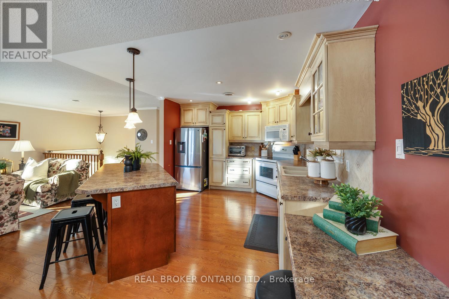 307 The Captain's Corner, Kawartha Lakes, Ontario  K0M 1A0 - Photo 11 - X12562404