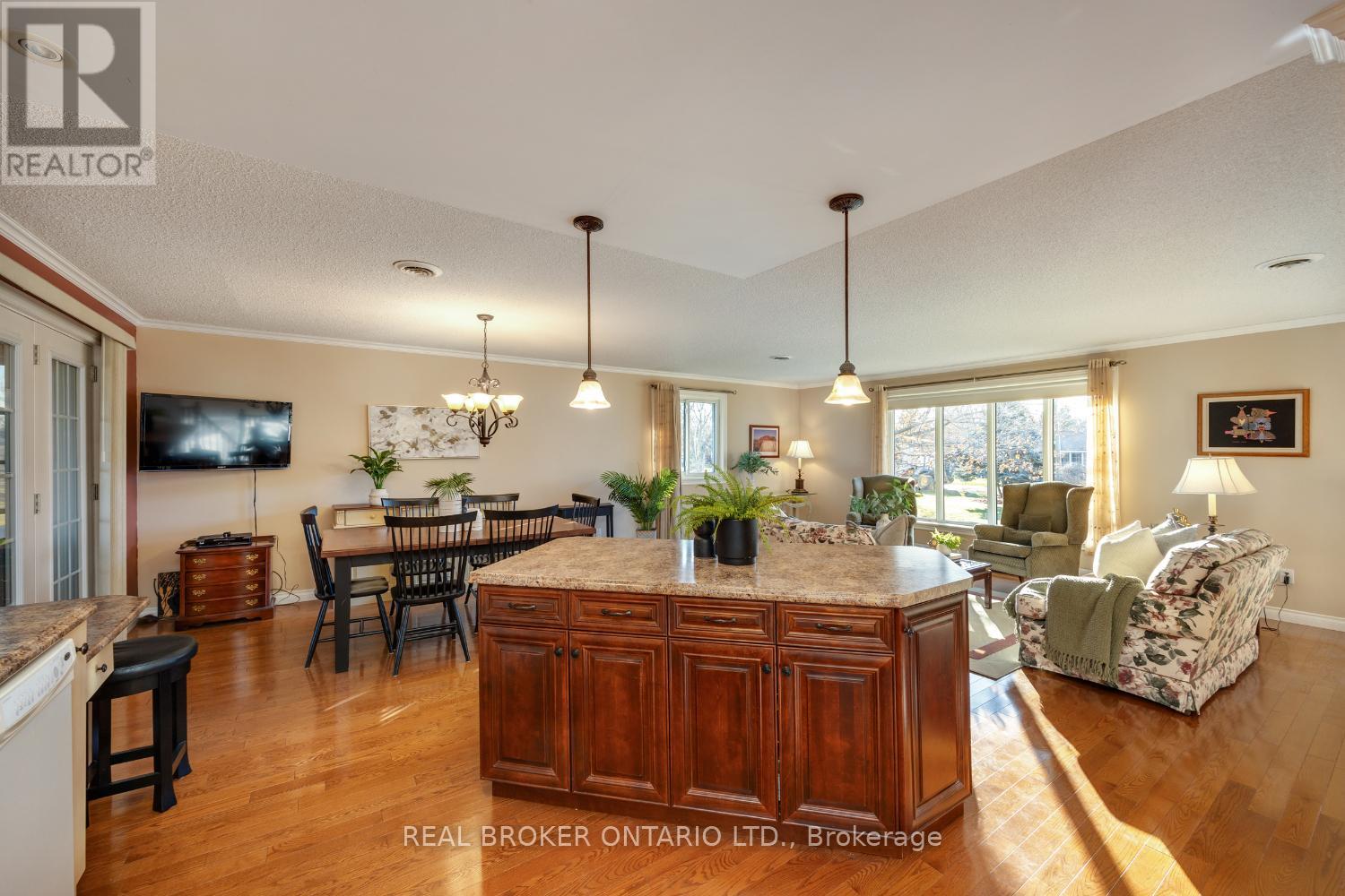 307 The Captain's Corner, Kawartha Lakes, Ontario  K0M 1A0 - Photo 13 - X12562404