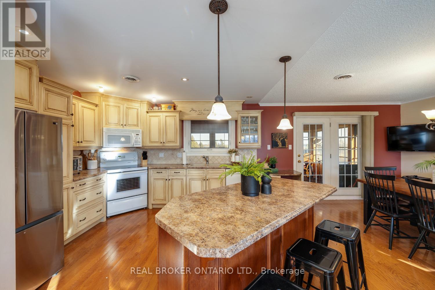 307 The Captain's Corner, Kawartha Lakes, Ontario  K0M 1A0 - Photo 8 - X12562404