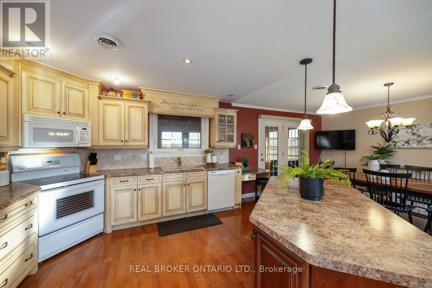 307 The Captain's Corner, Kawartha Lakes, Ontario  K0M 1A0 - Photo 9 - X12562404