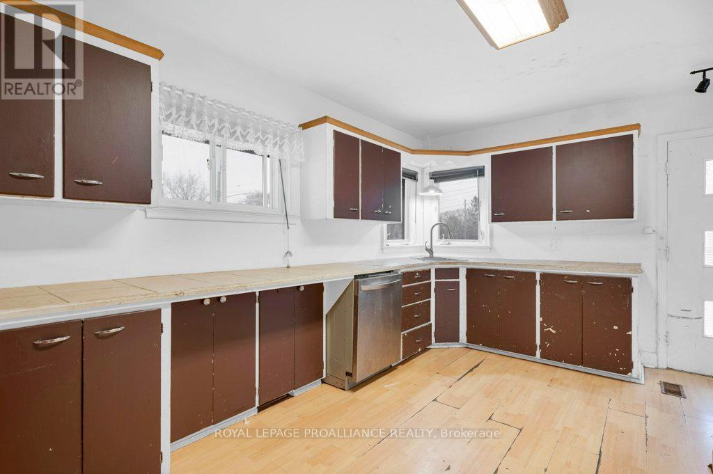 2 Bettes Street, Belleville, Ontario  K8N 3N3 - Photo 11 - X12562418