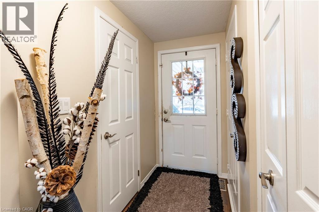 102 Donnenwerth Drive, Kitchener, Ontario  N2E 4C9 - Photo 5 - 40789092