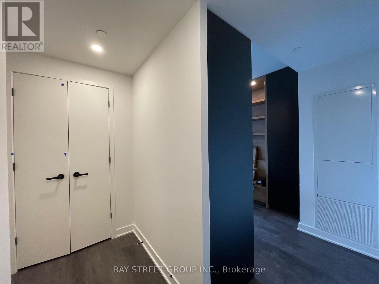 4712 - 55 Charles Street E, Toronto, Ontario  M4Y 1S9 - Photo 2 - C12562260