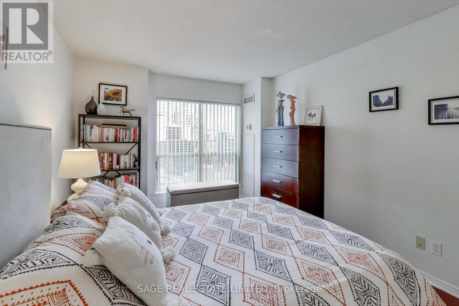 1605 - 25 The Esplanade, Toronto, Ontario  M5E 1W5 - Photo 15 - C12562394