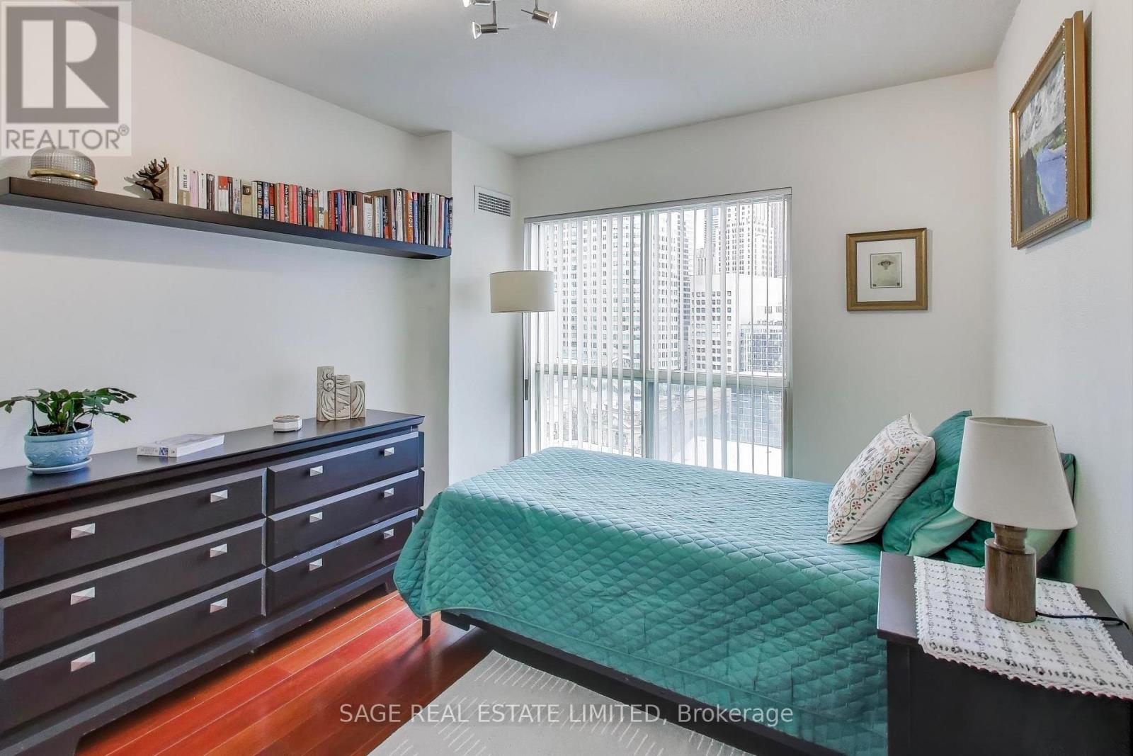 1605 - 25 The Esplanade, Toronto, Ontario  M5E 1W5 - Photo 18 - C12562394