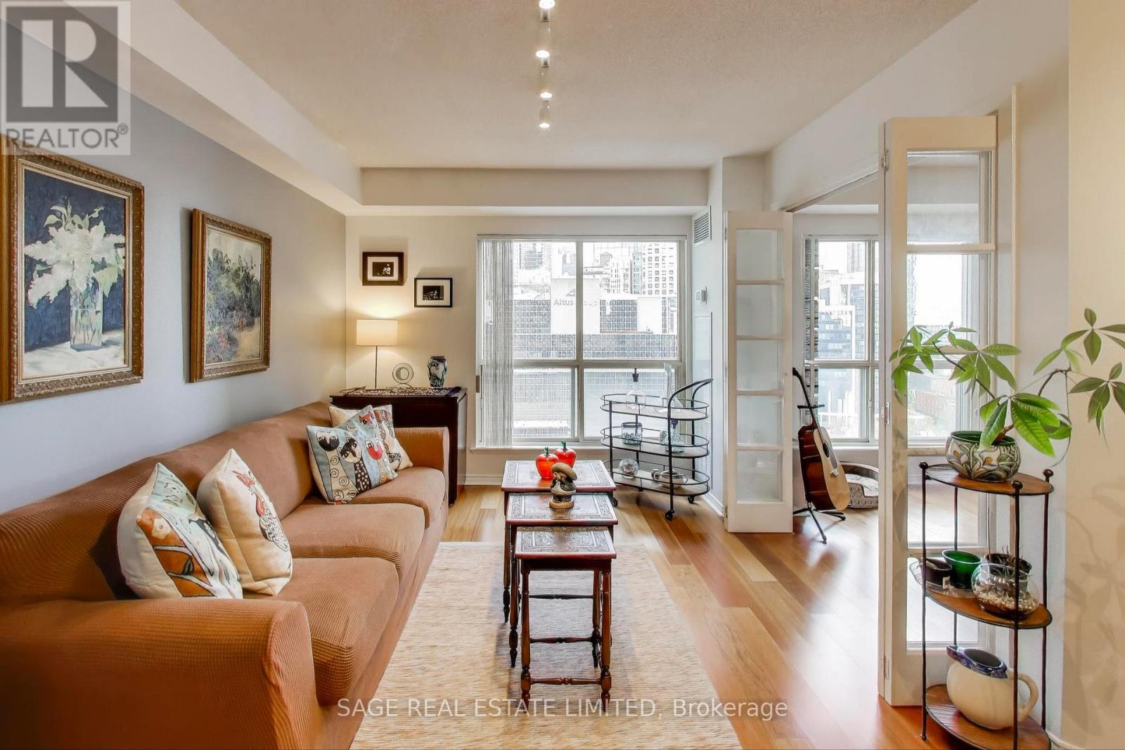 1605 - 25 The Esplanade, Toronto, Ontario  M5E 1W5 - Photo 2 - C12562394