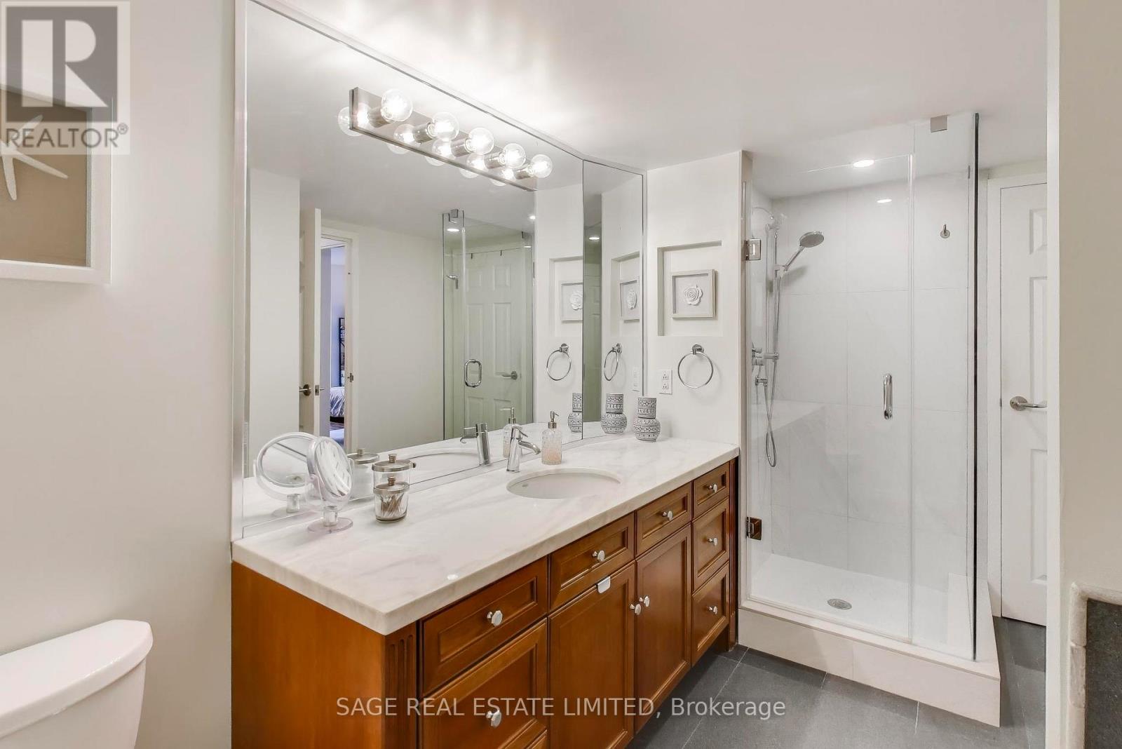 1605 - 25 The Esplanade, Toronto, Ontario  M5E 1W5 - Photo 20 - C12562394