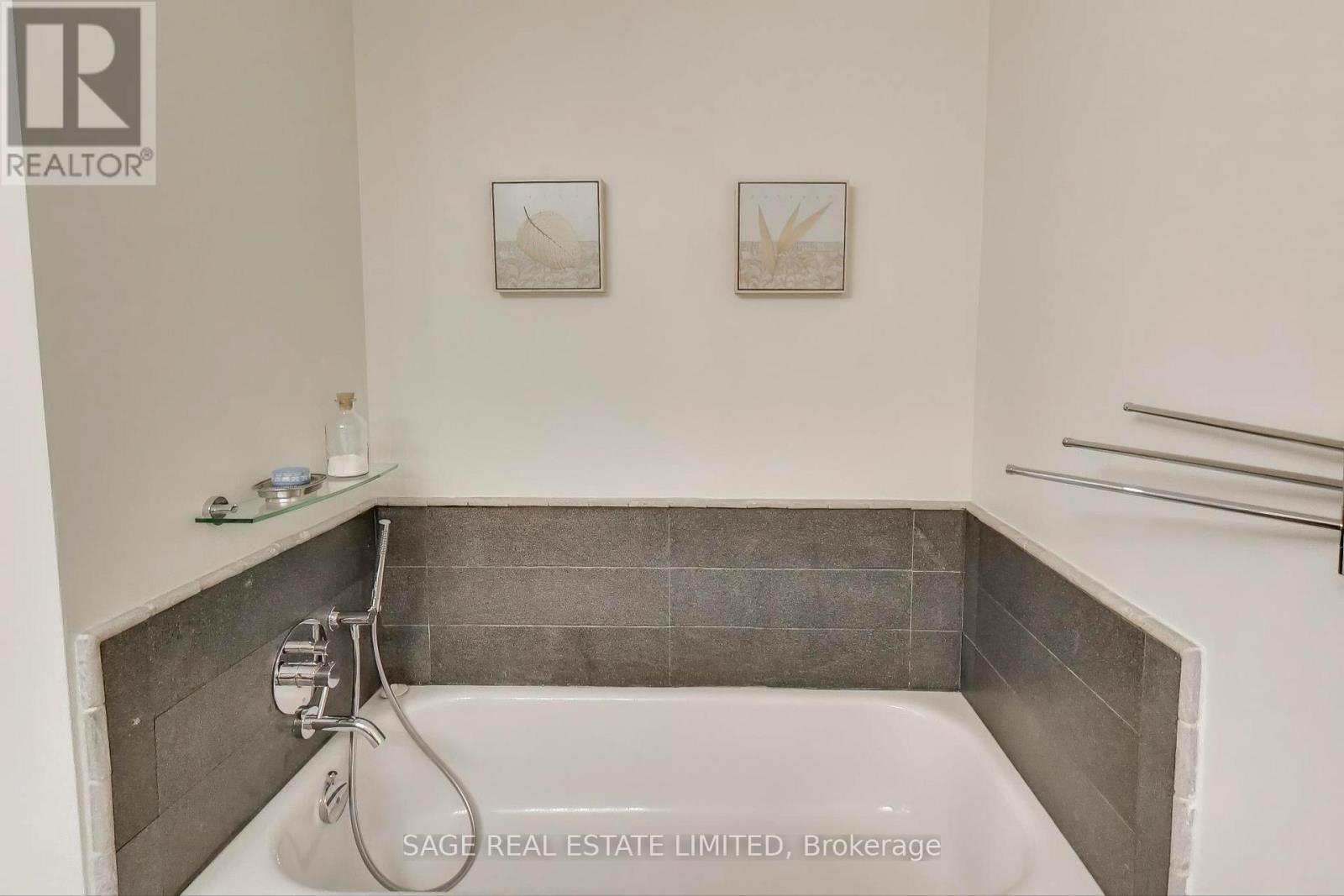 1605 - 25 The Esplanade, Toronto, Ontario  M5E 1W5 - Photo 21 - C12562394