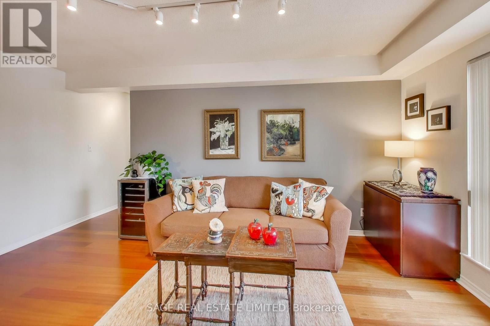 1605 - 25 The Esplanade, Toronto, Ontario  M5E 1W5 - Photo 3 - C12562394