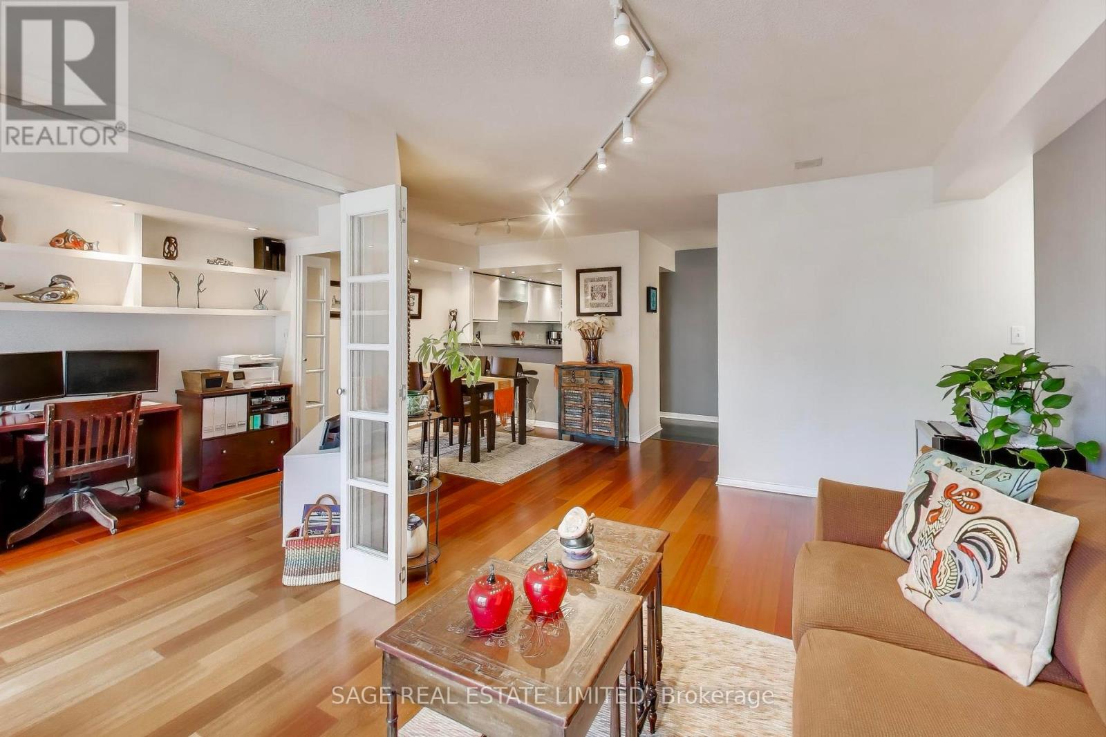 1605 - 25 The Esplanade, Toronto, Ontario  M5E 1W5 - Photo 4 - C12562394