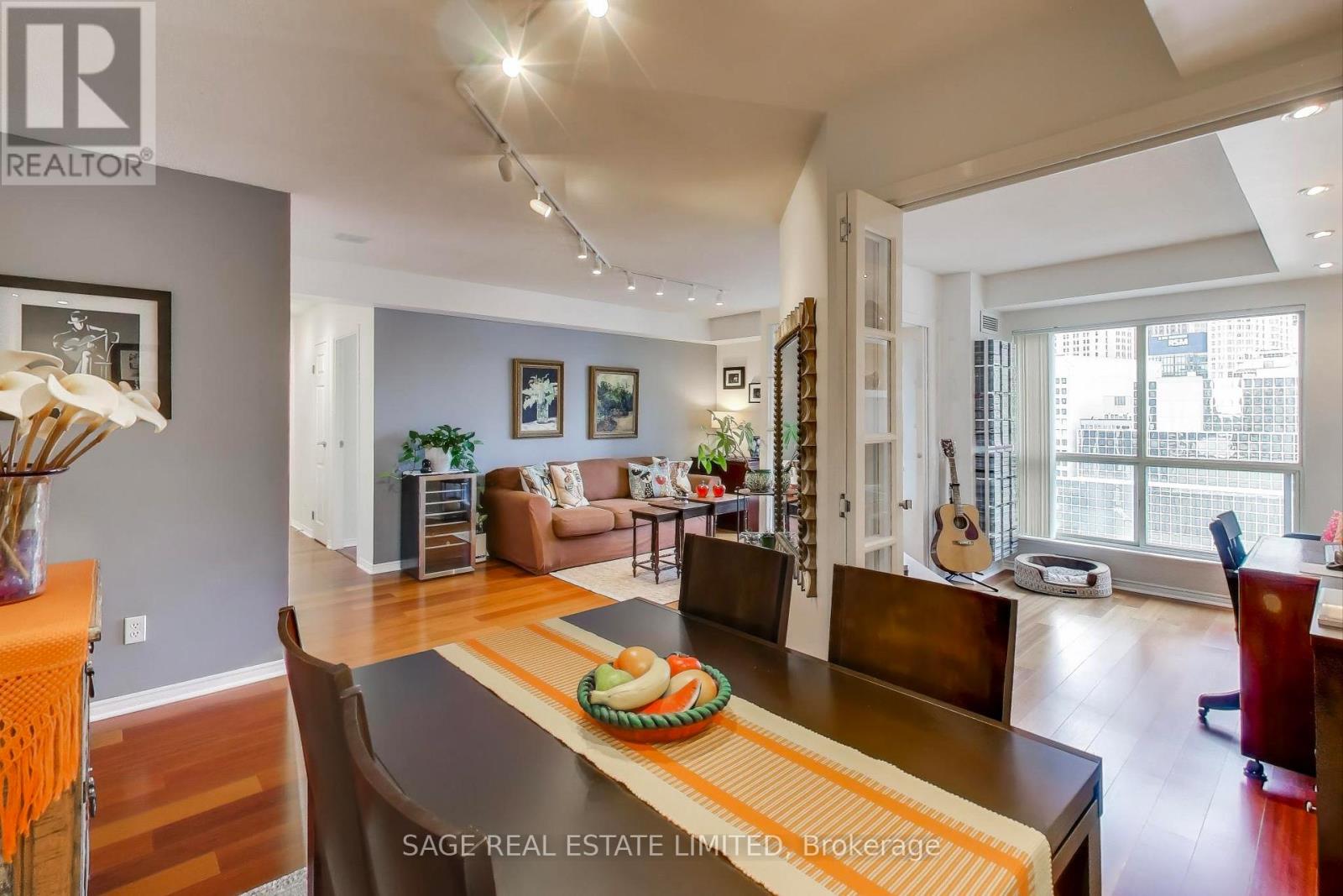 1605 - 25 The Esplanade, Toronto, Ontario  M5E 1W5 - Photo 6 - C12562394