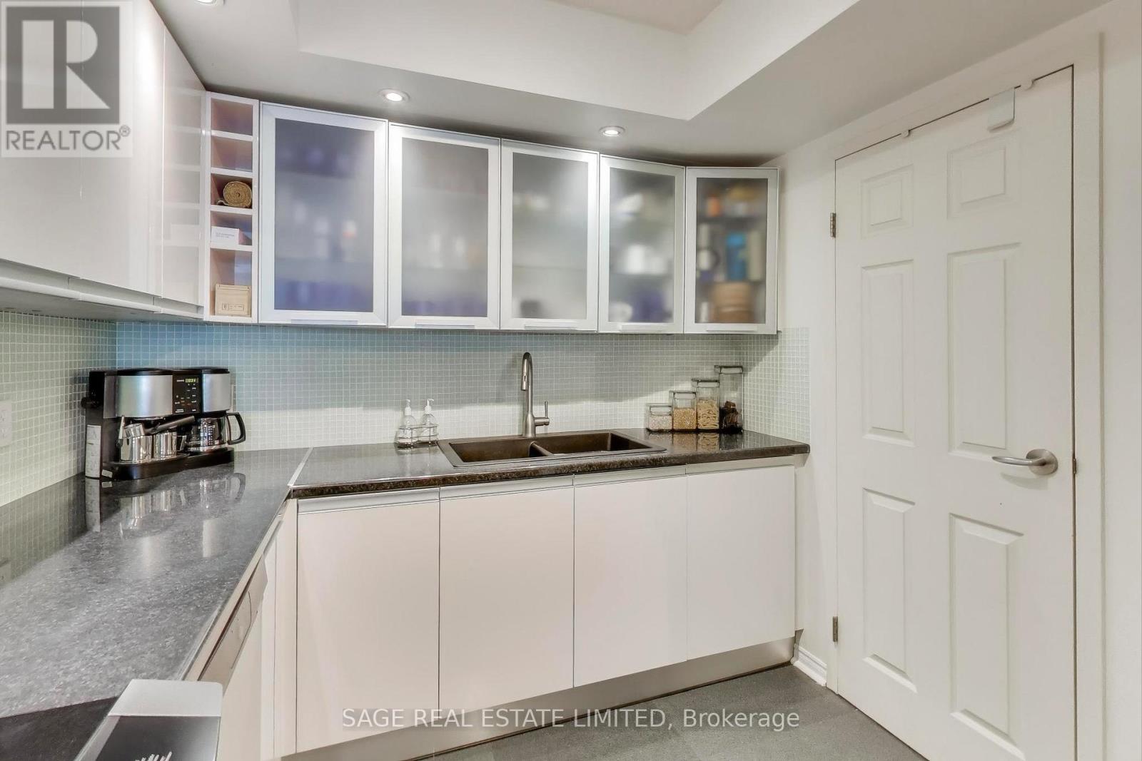 1605 - 25 The Esplanade, Toronto, Ontario  M5E 1W5 - Photo 8 - C12562394