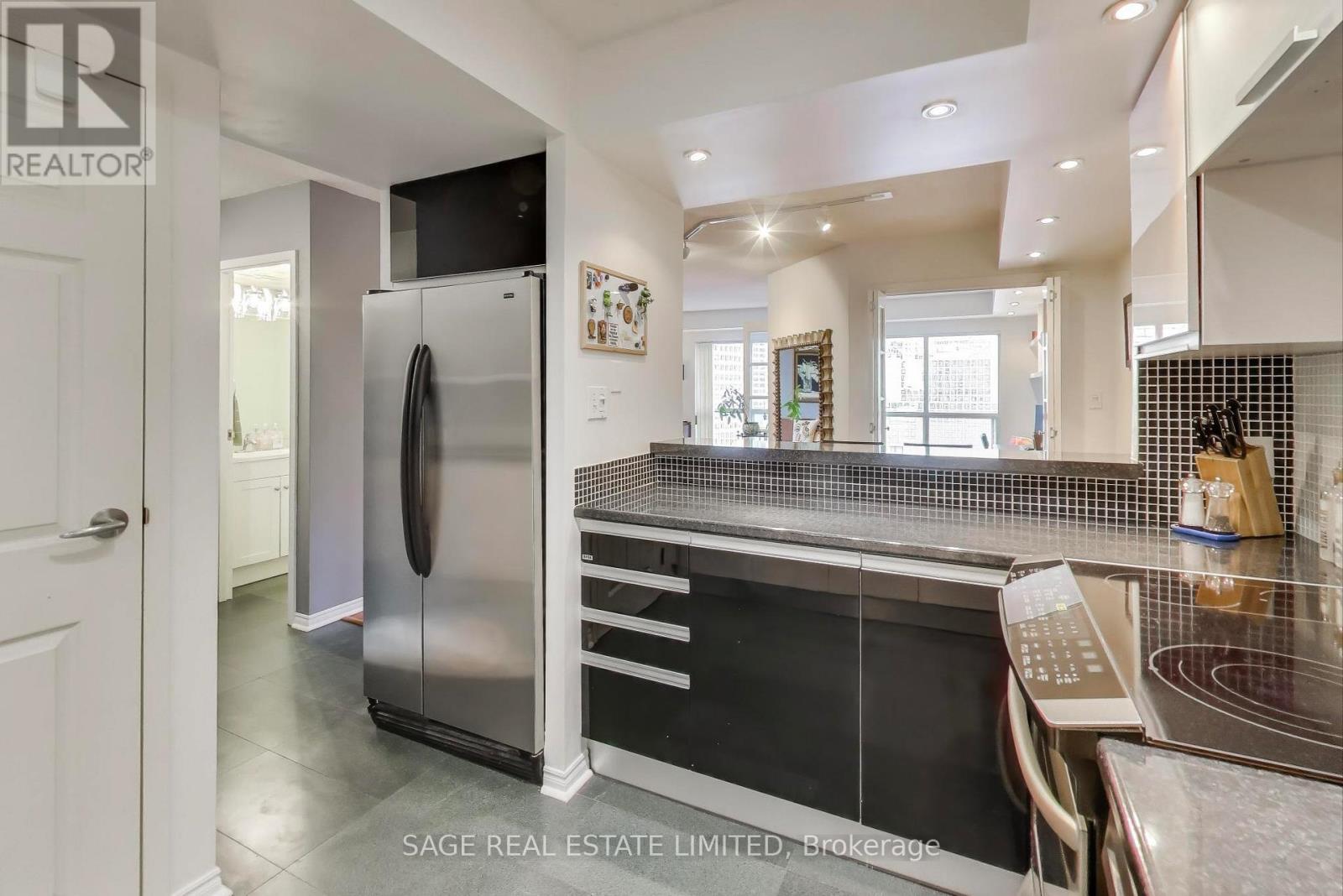 1605 - 25 The Esplanade, Toronto, Ontario  M5E 1W5 - Photo 9 - C12562394