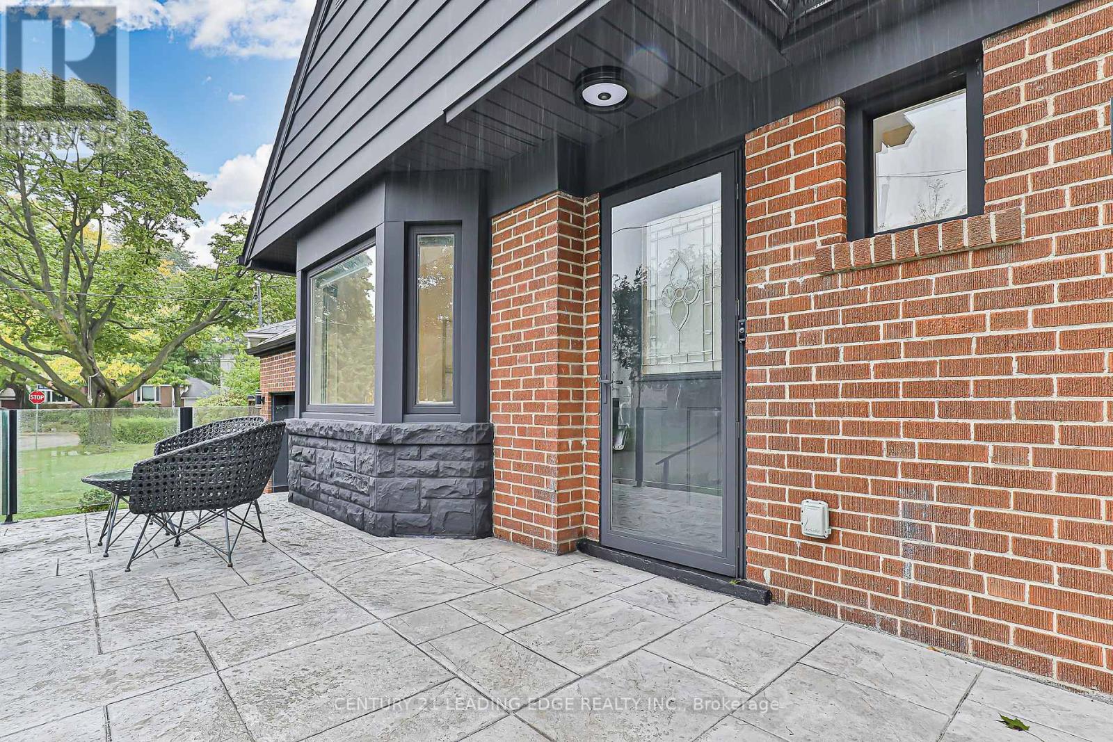 43 Barclay Road, Toronto, Ontario  M3H 3E2 - Photo 4 - C12562406