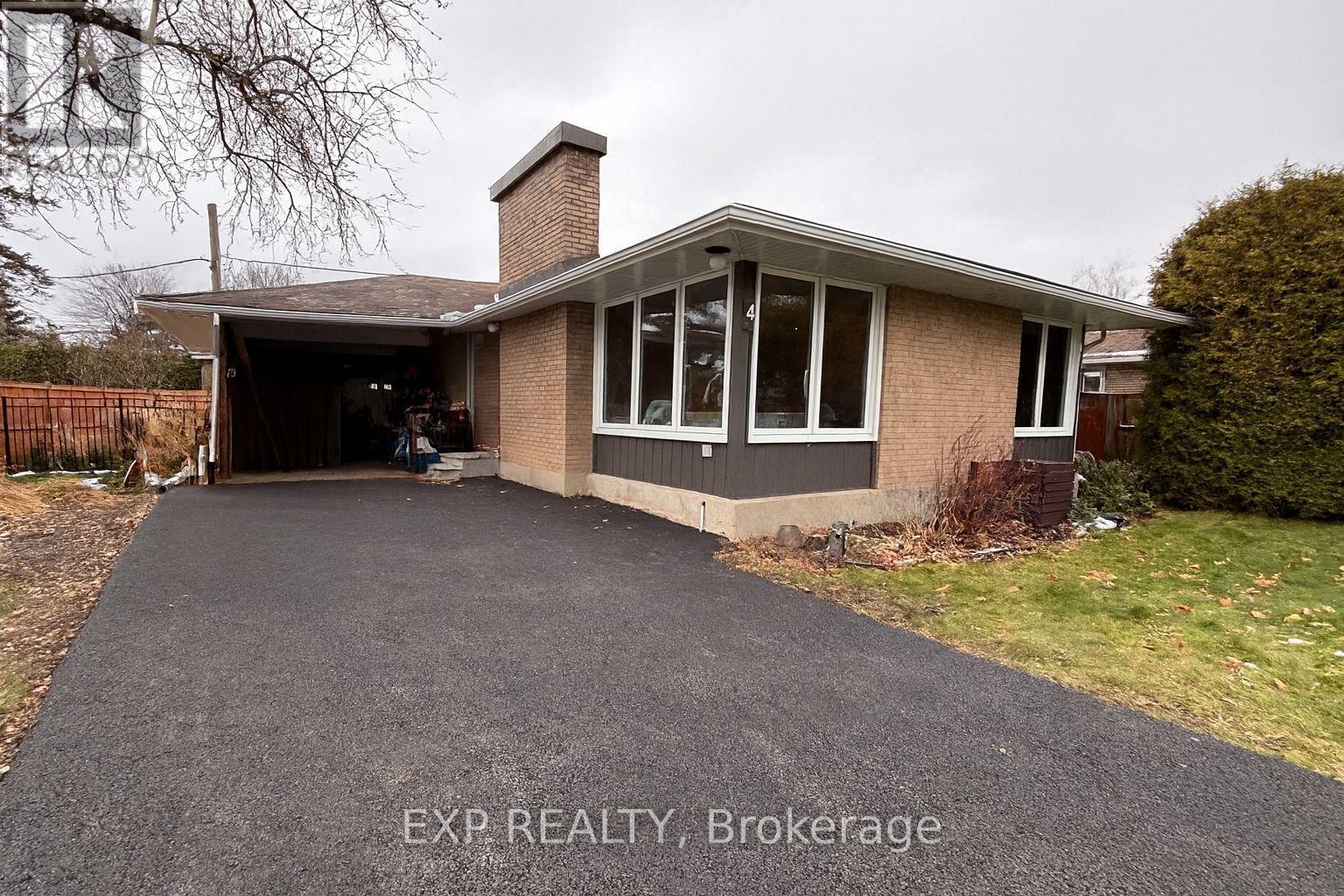 4 Aberfeldy Street, Ottawa, Ontario  K2H 6H5 - Photo 3 - X12548972