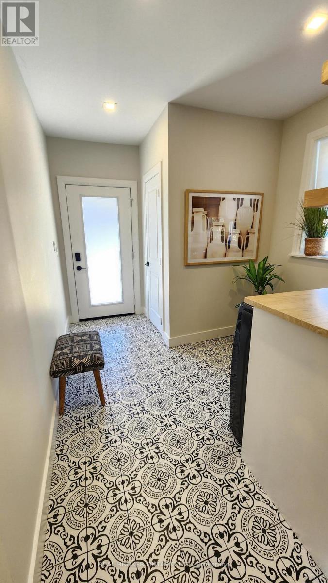 1 Dufferin Street, Innisfil, Ontario  L0L 1L0 - Photo 17 - N12470741