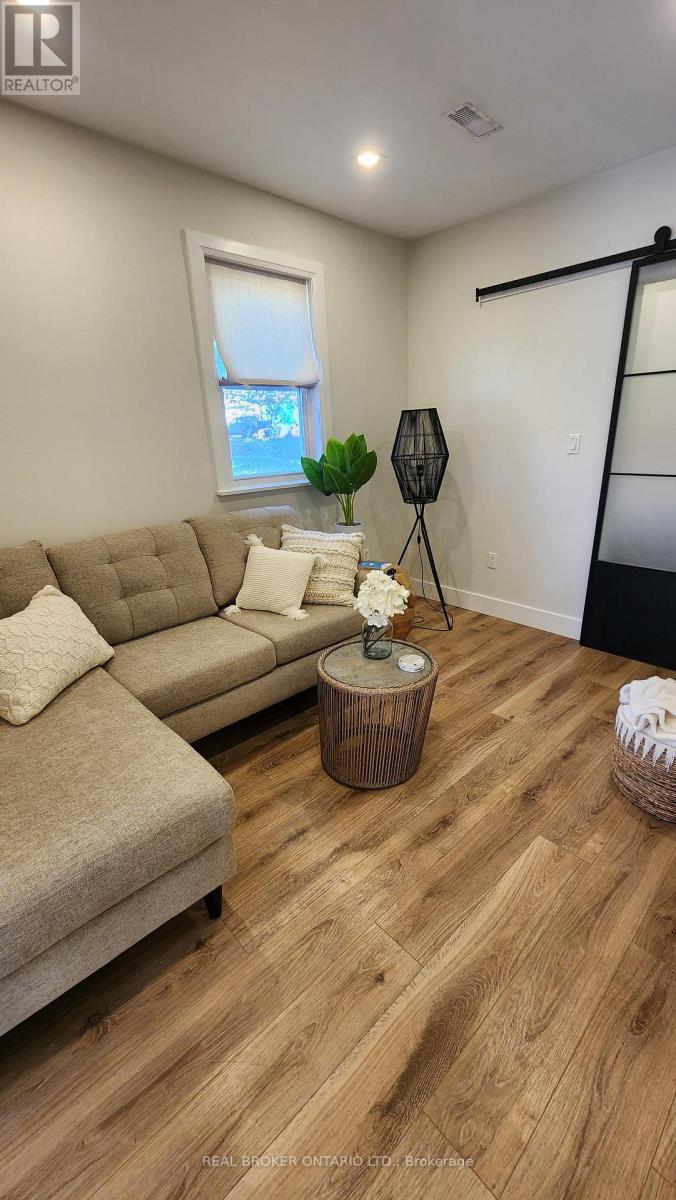 1 Dufferin Street, Innisfil, Ontario  L0L 1L0 - Photo 20 - N12470741