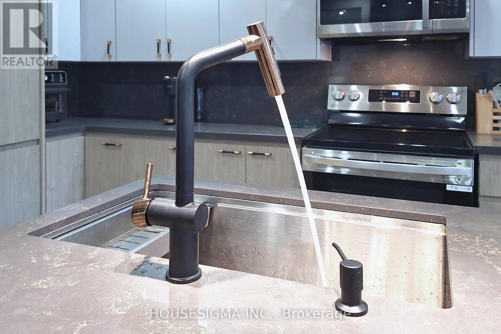 4 Mendys Forest, Aurora, Ontario  L4G 5A3 - Photo 14 - N12557704