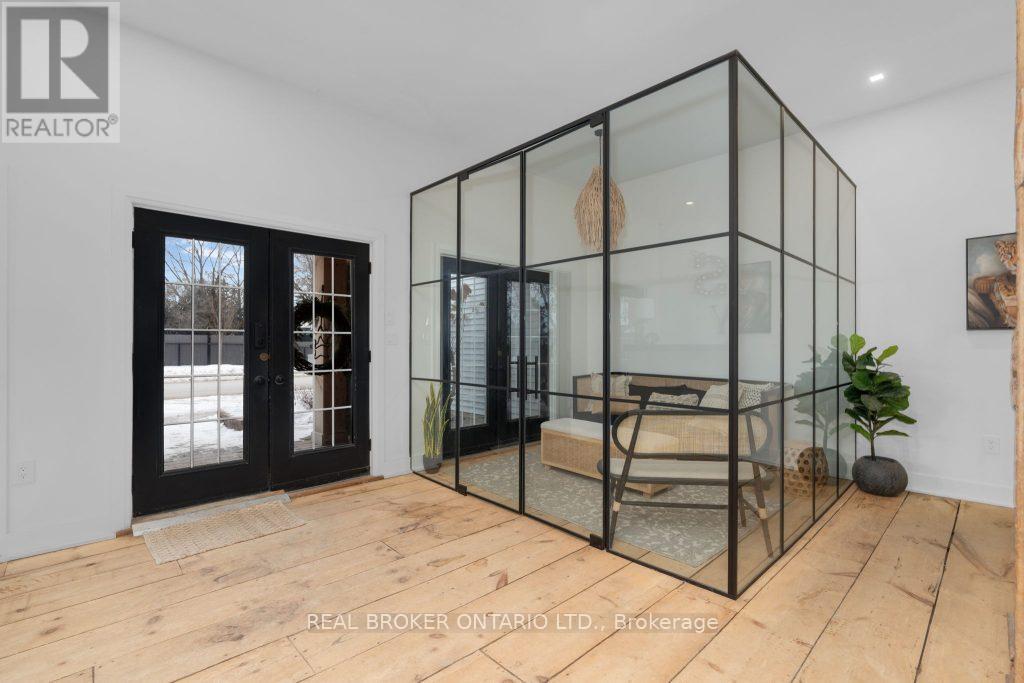 1 Dufferin Street, Innisfil, Ontario  L0L 1L0 - Photo 10 - N12470741