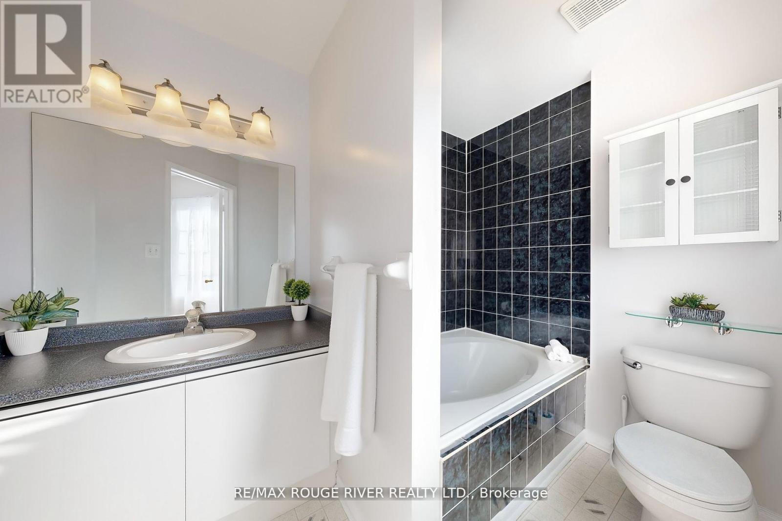 24 Jays Drive, Whitby, Ontario  L1R 2P6 - Photo 17 - E12562188