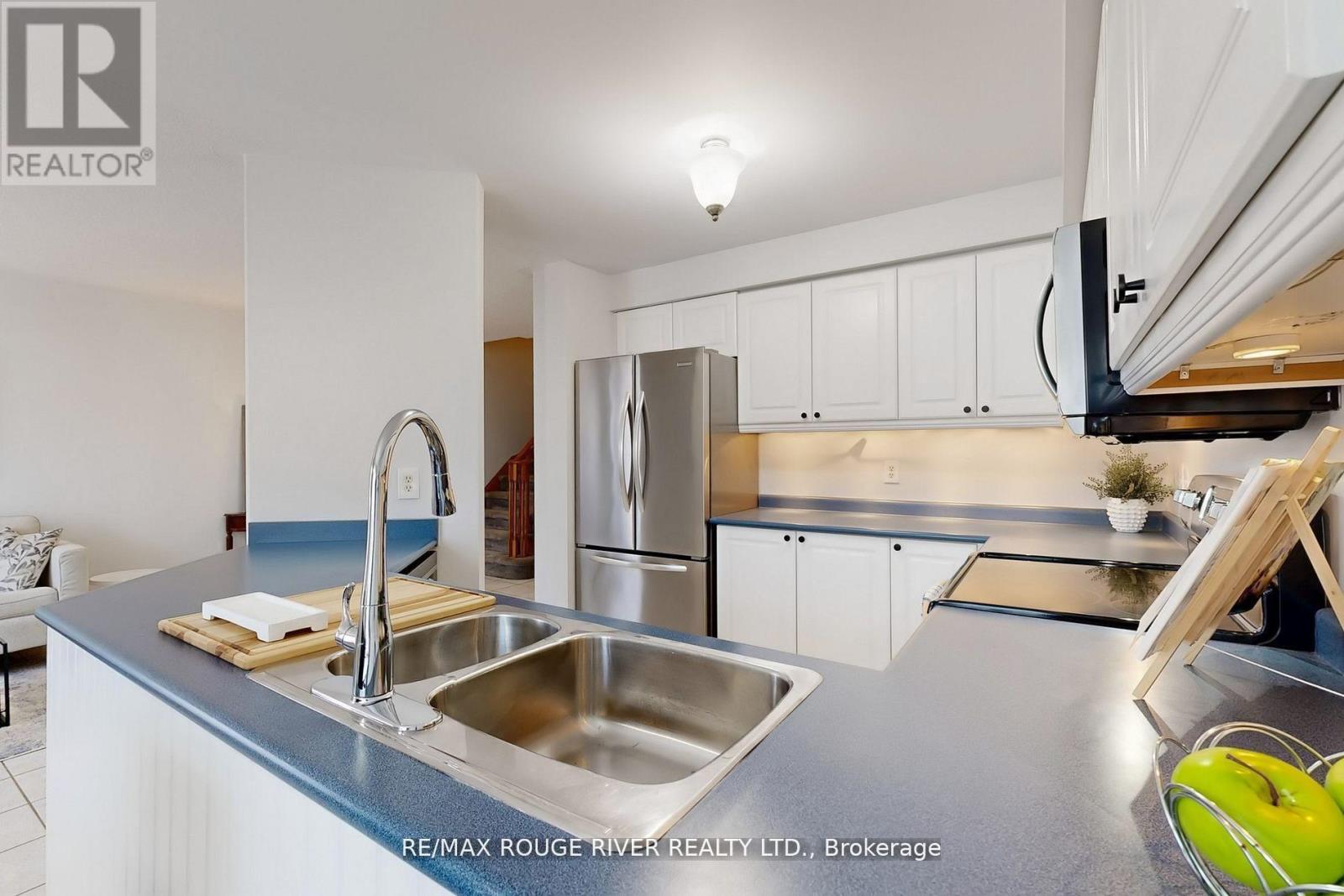 24 Jays Drive, Whitby, Ontario  L1R 2P6 - Photo 8 - E12562188